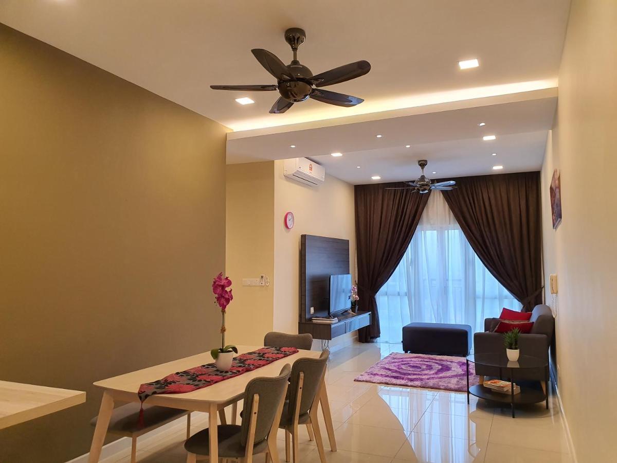 Appartamento di 96 m² con 3 camera Kampong Tangkas Esterno foto