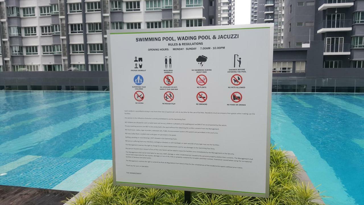 Appartamento di 96 m² con 3 camera Kampong Tangkas Esterno foto