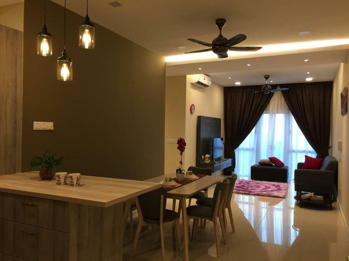 Appartamento di 96 m² con 3 camera Kampong Tangkas Esterno foto
