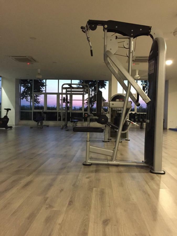 Appartamento di 96 m² con 3 camera Kampong Tangkas Esterno foto