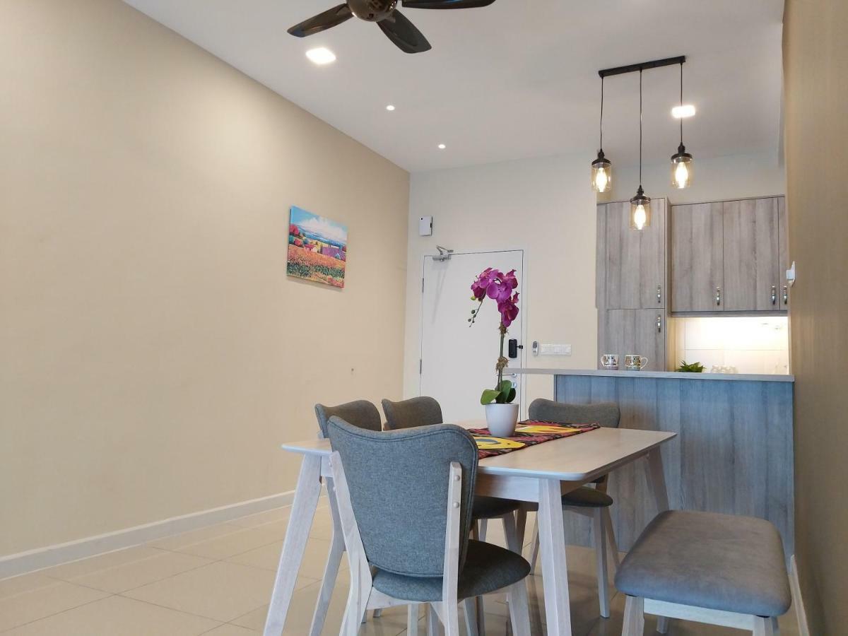 Appartamento di 96 m² con 3 camera Kampong Tangkas Esterno foto