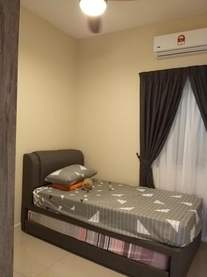 Appartamento di 96 m² con 3 camera Kampong Tangkas Esterno foto