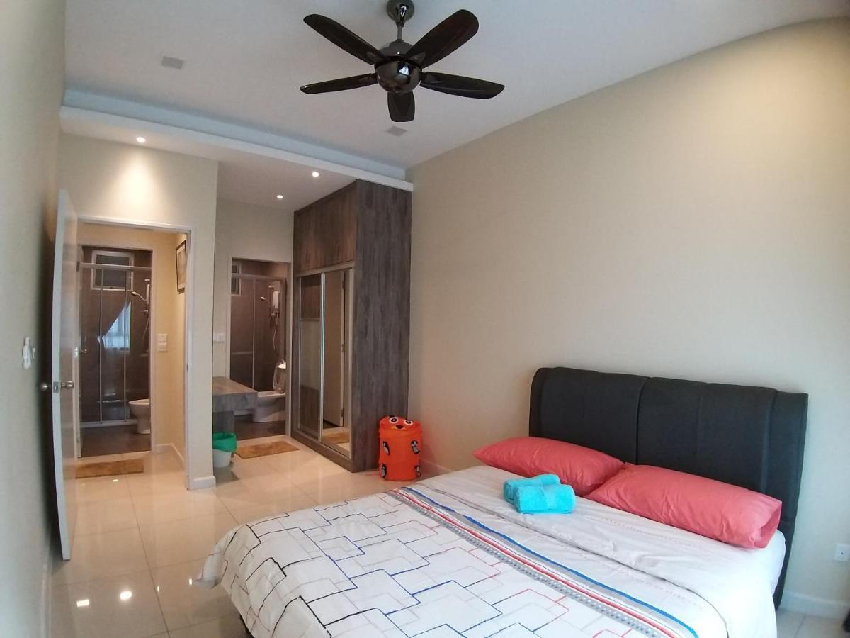 Appartamento di 96 m² con 3 camera Kampong Tangkas Esterno foto